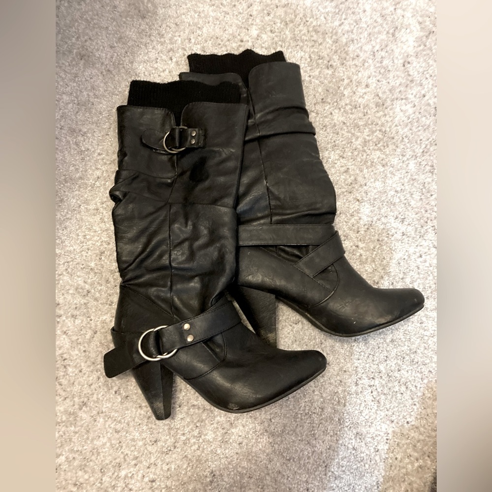 Black heeled boots